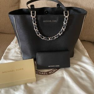 Michael Kors Jet Set Travel Tote w Matching Wallet